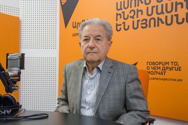 Председатель общественной организации Национальное объединение авиации Дмитрий Атбашьян Председатель общественной организации Национальное объединение авиации Дмитрий Атбашьян - Sputnik Армения