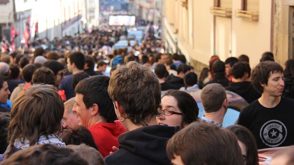 Люди на улицах Витория-Гастейс, Страна Басков, Испания - Sputnik Армения