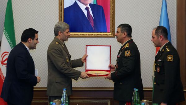 Министр обороны Азербайджанa Закир Гасанов встретился с Министром обороны и поддержки Вооруженных сил Ирана Амиром Хатеми - Sputnik Արմենիա
