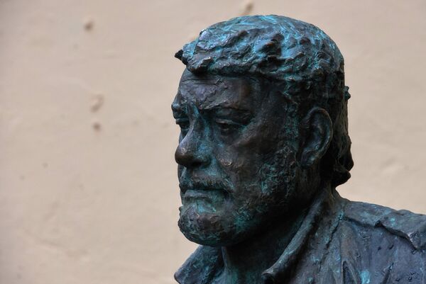Памятник Сергею Довлатову в Санкт-Петербурге Памятник Сергею Довлатову в Санкт-Петербурге - Sputnik Армения