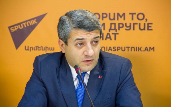 директор Национального Центра Камерной Музыки, альтист Ваче Овеян - Sputnik Армения
