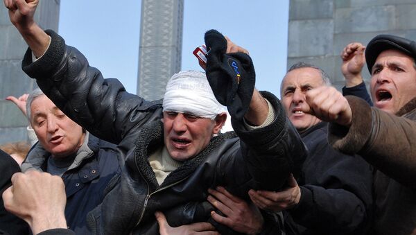 Сторонники кандидата в президенты Левона Тер-Петросяна на площади А.Мясникяна (1 марта 2008). Ереван, Армения Сторонники кандидата в президенты Левона Тер-Петросяна на площади А.Мясникяна (1 марта 2008). Ереван, Армения - Sputnik Армения