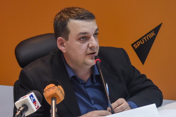 Специалист по информационной безопасности, политолог Тигран Кочарян Специалист по информационной безопасности, политолог Тигран Кочарян - Sputnik Армения