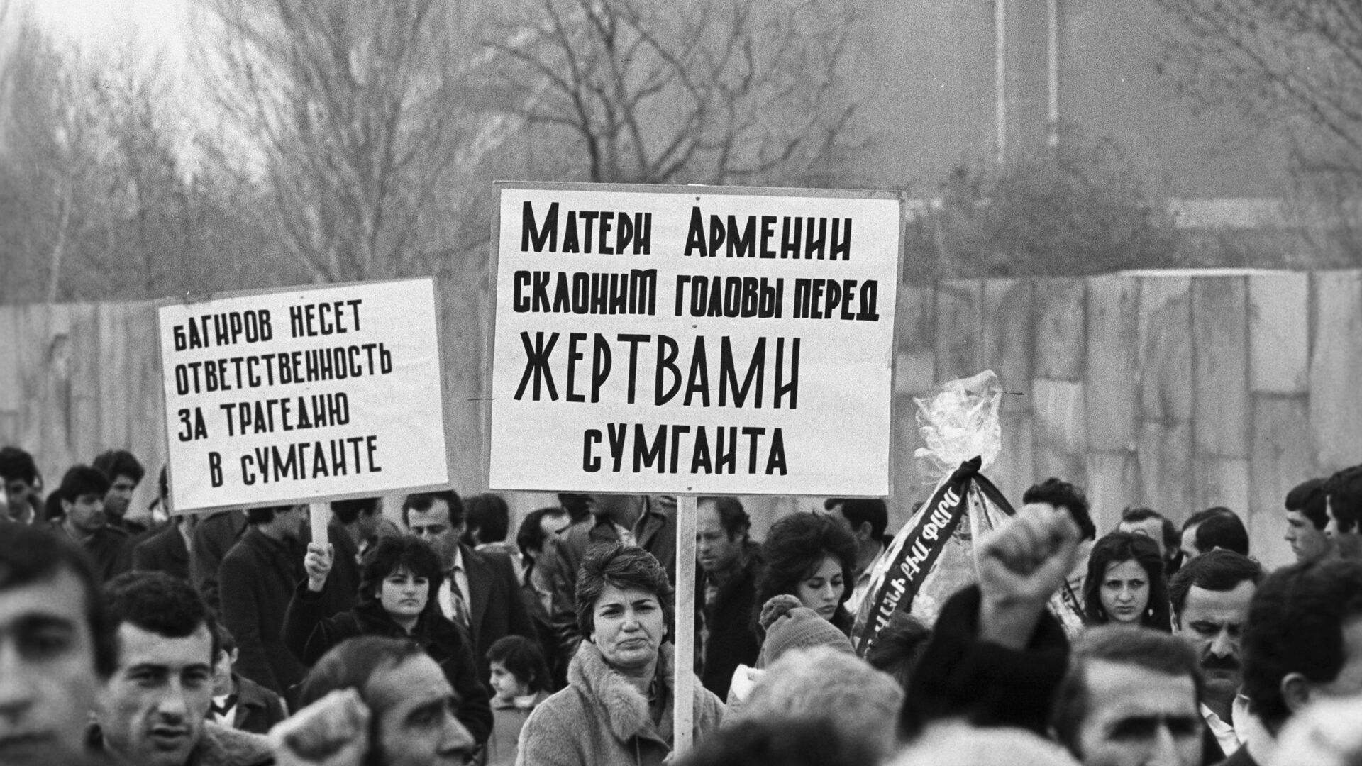 Траурное шествие в Ереване 8 марта 1988 года в память о жертвах Сумгаитского погрома - Sputnik Армения, 1920, 26.02.2022