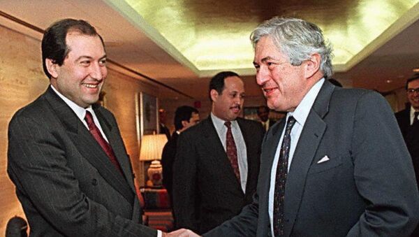 Премьер-министр Армении Армен Саркисян и Президент Всемирного банка Джеймс Вулфенсон перед встречей в штаб-квартире Всемирного банка (13 января 1997). Вашингтон, США - Sputnik Արմենիա