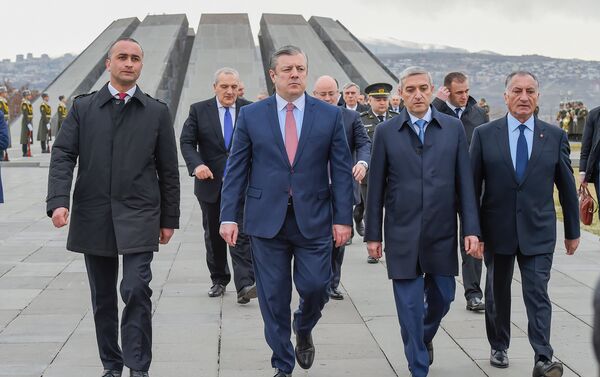 Премьер-министр Грузии Георгий Квирикашвили посетил Цицернакаберд - Sputnik Армения