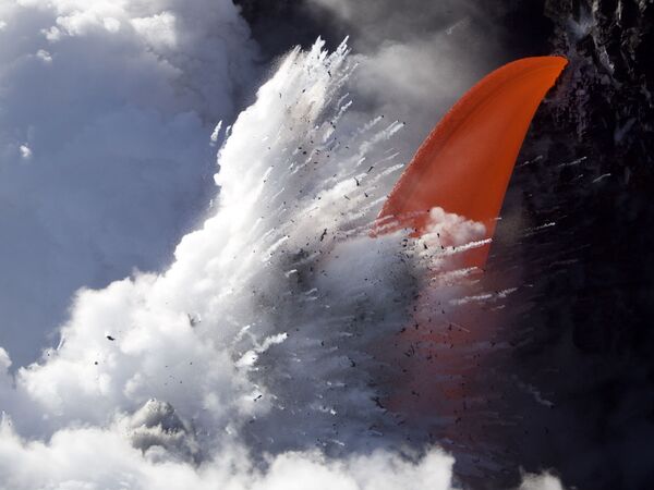 Снимок Lava explosion немецкого фотографа Michael Haisermann из категории Landscape & Nature, вошедший в шортлист фотоконкурса 2018 Sony World Photography Awards - Sputnik Армения