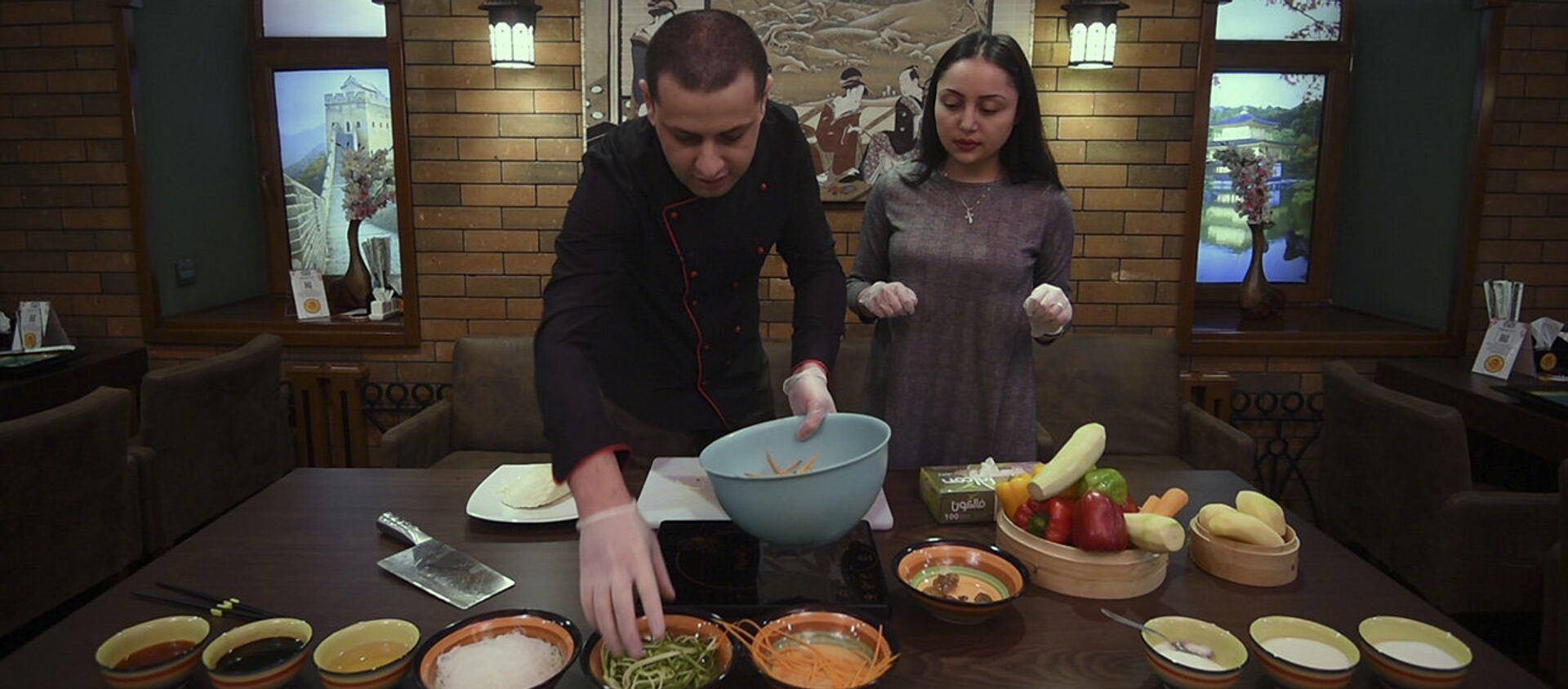 Հյուր շեֆ խոհարարին. ինչպես պատրաստել Հարբինյան աղցան և բանջարեղենը տապակել չինական ձևով - Sputnik Արմենիա, 1920, 11.03.2018