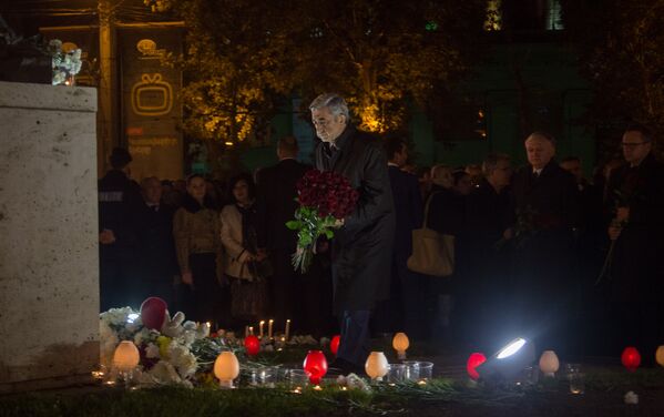 Президент Армении Серж Саргсян возложил цветы к памятнику Родена на площади Франции - Sputnik Армения