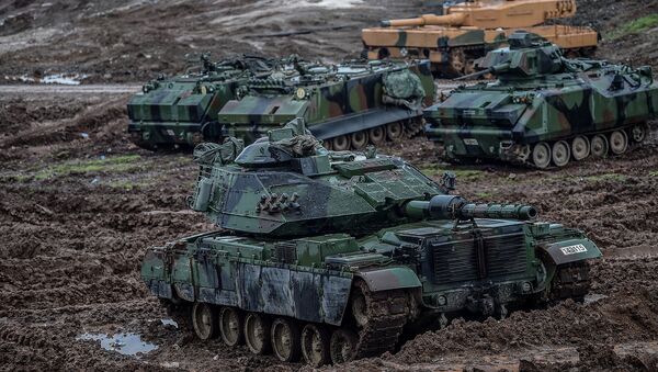 Танки турецкой армии, размещенные вблизи сирийской границы в Хассе, (25 января 2018). Провинция Хатай - Sputnik Армения