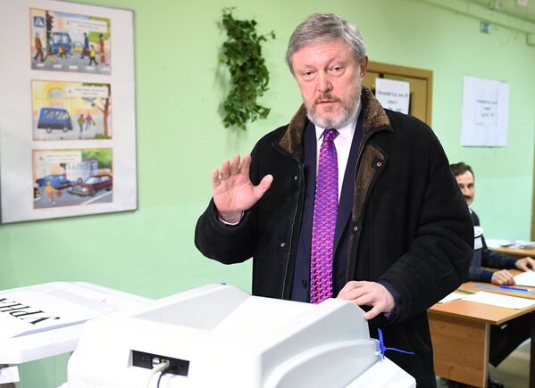 ՌԴ նախագահական ընտրությունների քվեարկեց նախագահի թեկնածու Գրիգորի Յավլինսկին («Յաբլոկո») - Sputnik Արմենիա