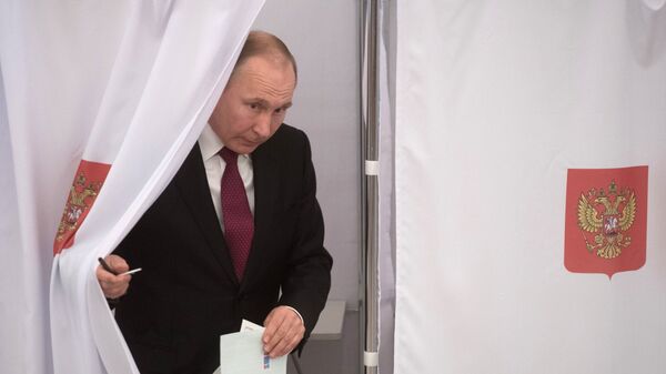 Президент РФ В. Путин принял участие в голосовании на выборах президента РФ - Sputnik Армения