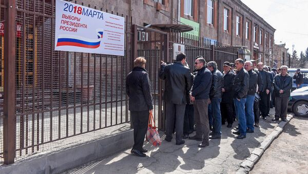 Перед избирательным участком No8031, Гюмри - Sputnik Արմենիա