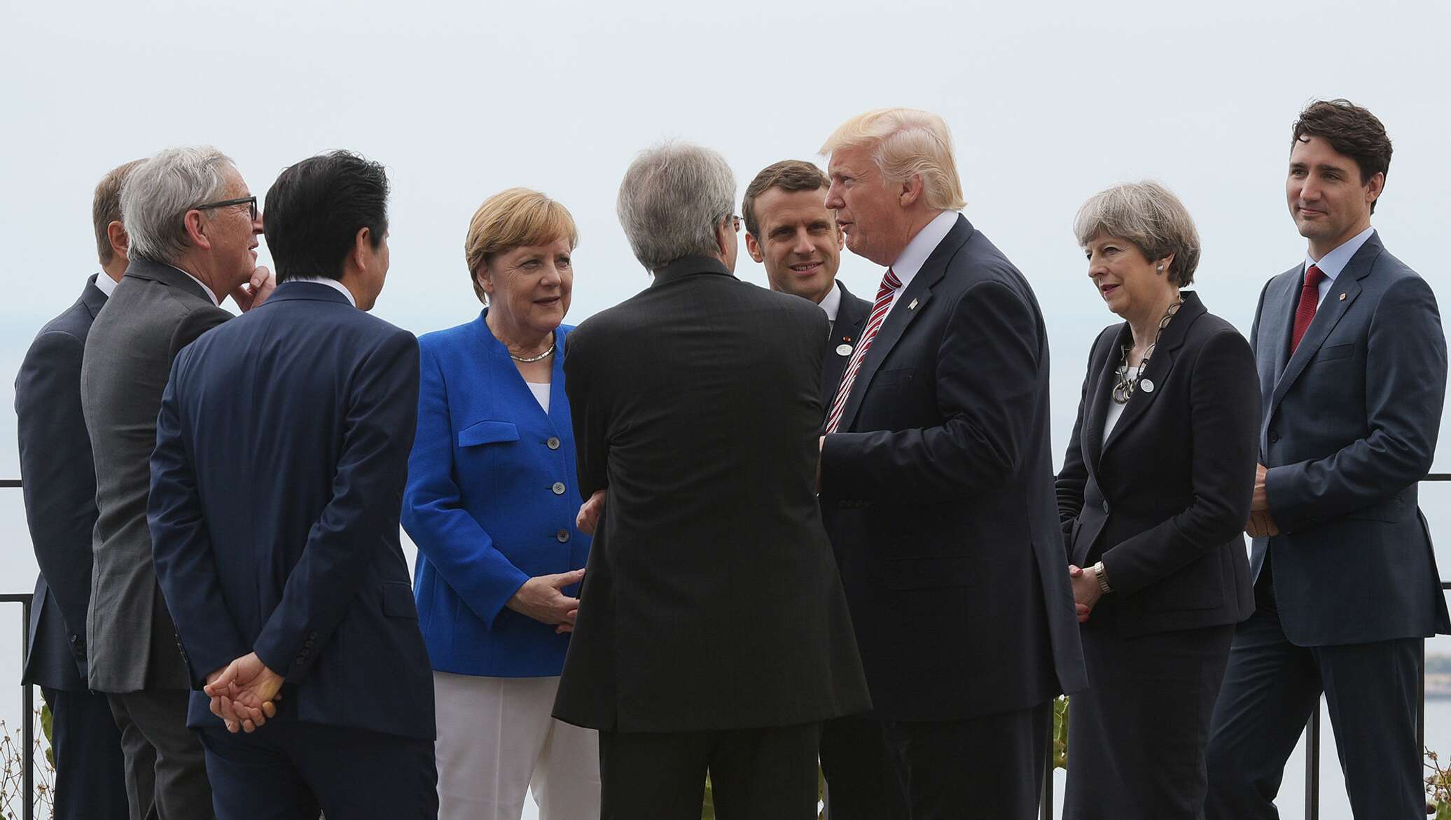 Демарш послу германии. Дипломатический демарш. Коммюнике в дипломатии. Фото с саммита в Вильнюсе. Женщины участники саммита НАТО В Вильнюсе с ото.