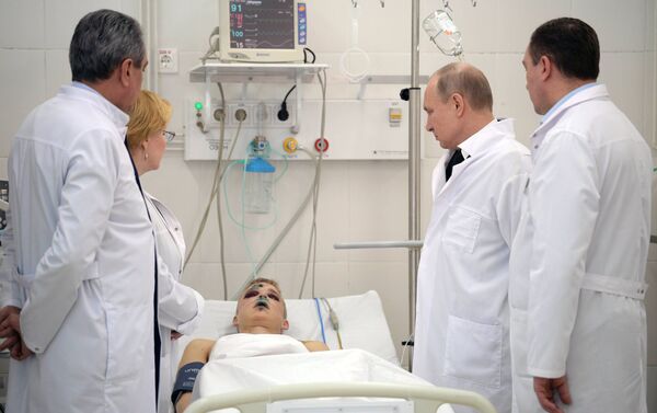 Президент РФ В. Путин посетил пострадавших в Кемерове - Sputnik Армения