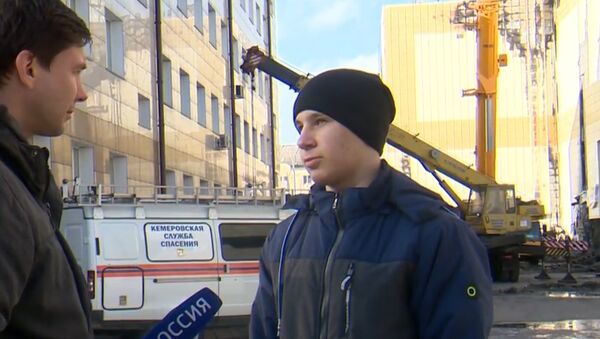 Очевидец рассказал, как вынес троих детей из горящего ТЦ Зимняя вишня - Sputnik Армения
