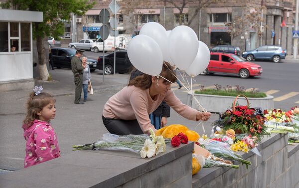 Мемориал у посольства России в Армении - Sputnik Армения