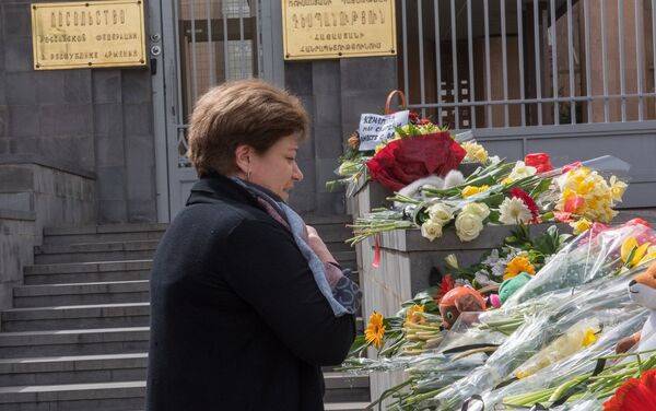 Мемориал у посольства России в Армении Мемориал у посольства России в Армении - Sputnik Армения