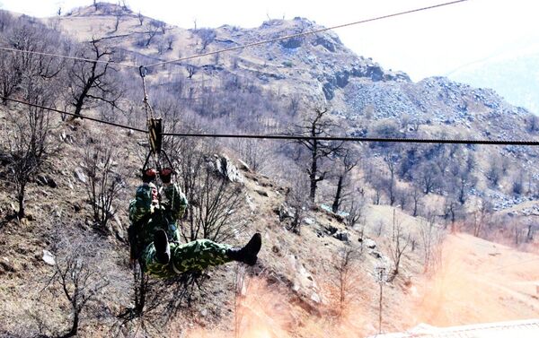 В Армении разведчики ЮВО осваивают мастерство альпинизма под наблюдением БЛА - Sputnik Армения