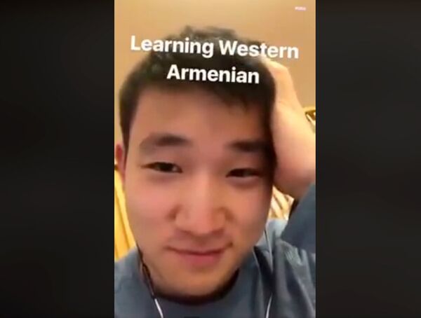 Майкл Хе осваивает западноармянский язык Майкл Хе осваивает западноармянский язык - Sputnik Армения