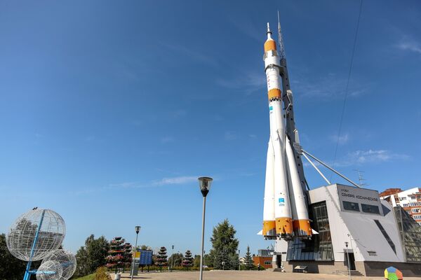 Макет ракеты-носителя Союз – установлен на площади Козлова в честь юбилея полета Юрия Гагарина в 2001 году - Sputnik Армения