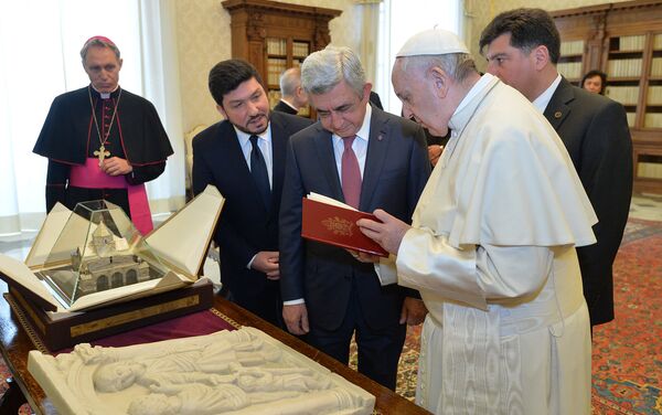 Встреча Папы Римского Франциска и президента Армении Сержа Саргсяна в Ватикане - Sputnik Армения