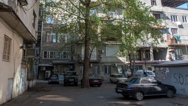 П-образный двор на перекрестке проспекта Маштоца и улицы Пушкина, Ереван - Sputnik Армения