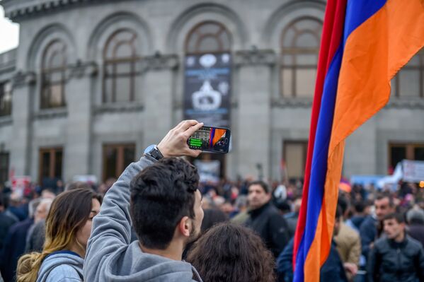 Участники акции протеста Мой Шаг (13 апреля 2018). Площадь Свободы, Ереван - Sputnik Армения