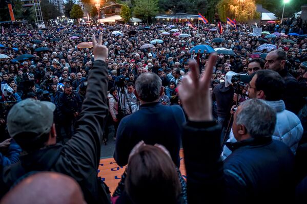 Նիկոլ Փաշինյանի նախաձեռնած բողոքի ակցիայի մասնակիցները (13 ապրիլի 2018թ.), Ազատության հրապարակ - Sputnik Արմենիա
