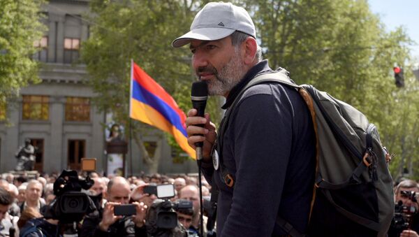 Лидер оппозиционной фракции Елк Никол Пашинян на акции протеста Мой Шаг (14 апреля 2018). Площадь Франции, Ереван - Sputnik Армения
