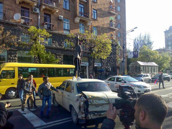 Բողոքի ակցիայի մասնակիցները խաթարեցին մայրաքաղաքի երթևեկությունը՝ փակելով փողոցները Բողոքի ակցիայի մասնակիցները խաթարեցին մայրաքաղաքի երթևեկությունը՝ փակելով փողոցները - Sputnik Արմենիա
