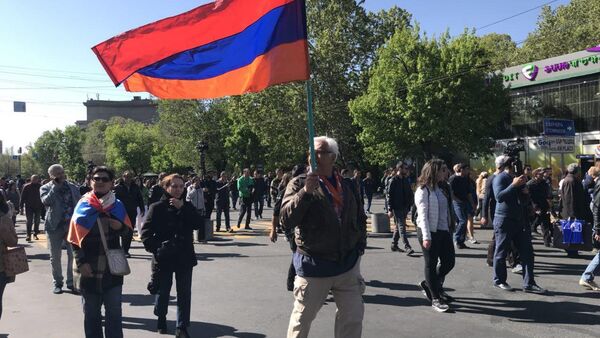 Ситуация на проспекте Баграмян (16 апреля 2018). Ереван - Sputnik Армения