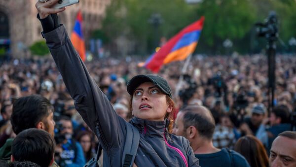Митинг оппозиции на площади Республики. Лена Назарян (17 апреля 2018). Ереван - Sputnik Արմենիա