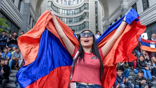 Протестующие у правительственного здания (18 апреля 2018). Еревaн - Sputnik Армения