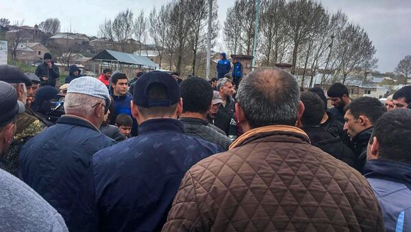 Жители села Мец Манташ перекрыли дорогу в Ереван (21 апреля 2018). Ширак - Sputnik Արմենիա