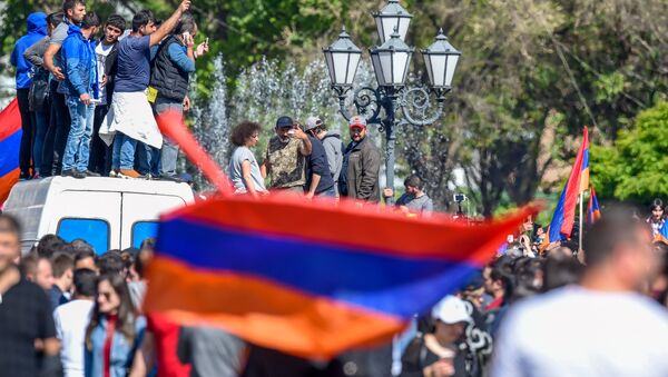 Никол Пашинян на Площади Республики (23 апреля 2018). Ереван - Sputnik Армения