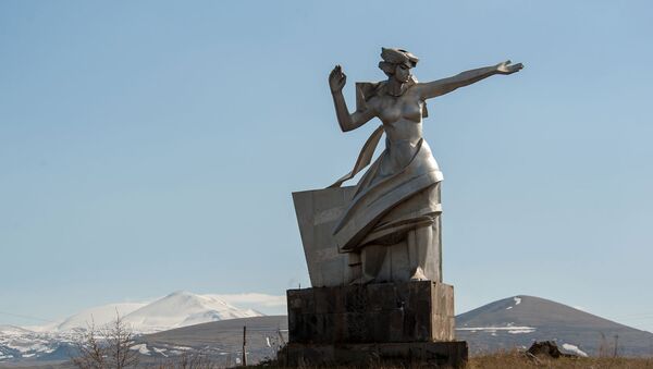 Монументальная статуя Аршалуйс, скульптор Ара Арутюнян (1963) - Sputnik Армения