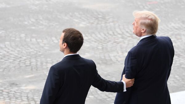 Президенты Франции Эмманюэль Макрон и США Дональд Трамп во время празднования Дня взятия Бастилии (14 июля 2017). Елисейские поля, Париж, Франция - Sputnik Армения