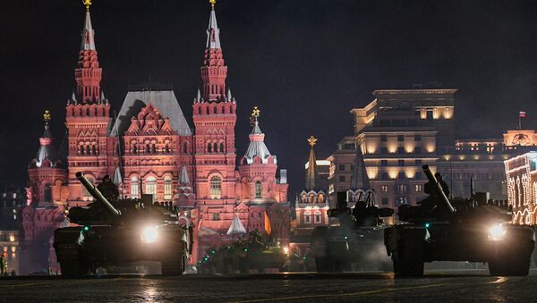 Танки Т-72Б3 на репетиции военного парада на Красной площади, посвященного 73-й годовщине Победы в Великой Отечественной войне - Sputnik Արմենիա