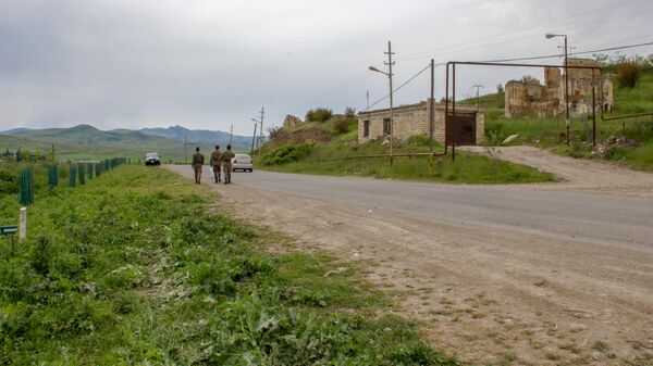 Солдаты на дороге - Sputnik Армения