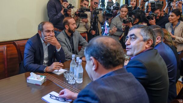 Встреча парламентских фракций Елк и Дашнакцутюн (30 апреля 2018). Еревaн - Sputnik Արմենիա