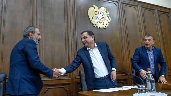 Встреча парламентской фракции РПА с кандидатом в Премьеры Николом Пашиняном (30 апреля 2018). Еревaн - Sputnik Արմենիա