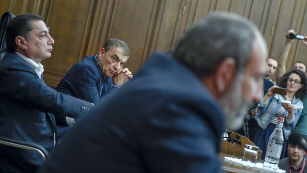 Встреча парламентской фракции РПА с кандидатом в Премьеры Николом Пашиняном (30 апреля 2018). Еревaн - Sputnik Армения