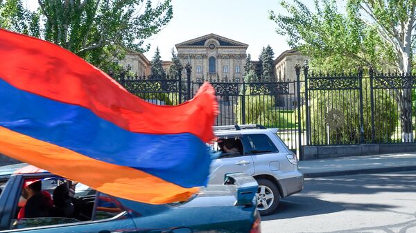 Здание Парламента Армении перед выборами Премьер-министра (1 мая 2018). Еревaн - Sputnik Армения
