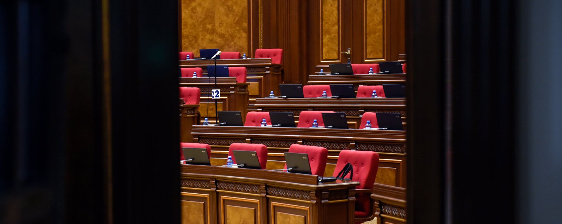 Зал заседаний НС Армении перед выборами (1 мая 2018). Еревaн Зал заседаний НС Армении перед выборами (1 мая 2018). Еревaн - Sputnik Արմենիա, 1920, 13.09.2021