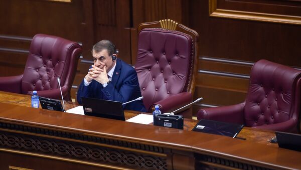 Ара Баблоян во время специального заседания парламента по выборам нового премьер-министра Армении (1 мая 2018). Еревaн - Sputnik Արմենիա
