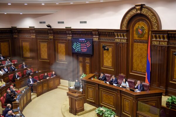 Специальное заседание парламента по выборам нового премьер-министра Армении (1 мая 2018). Еревaн Специальное заседание парламента по выборам нового премьер-министра Армении (1 мая 2018). Еревaн - Sputnik Армения