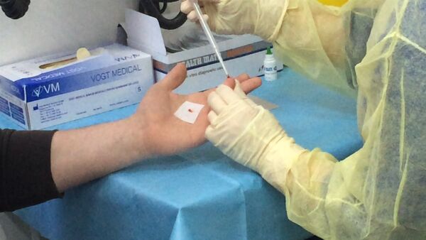 Жители Еревана сдавали кровь в российской мобильной клинике для диагностики ВИЧ - Sputnik Արմենիա