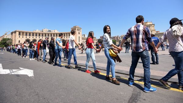 Активисты на заблокированной площади Республики (2 мая 2018). Еревaн - Sputnik Արմենիա