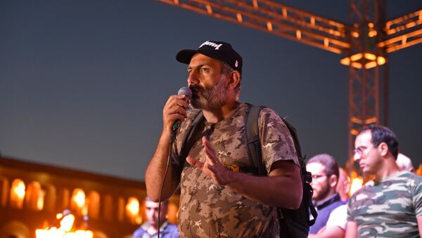 Речь Никола Пашиняна во время митинга на площади Республики (2 мая 2018). Еревaн - Sputnik Армения